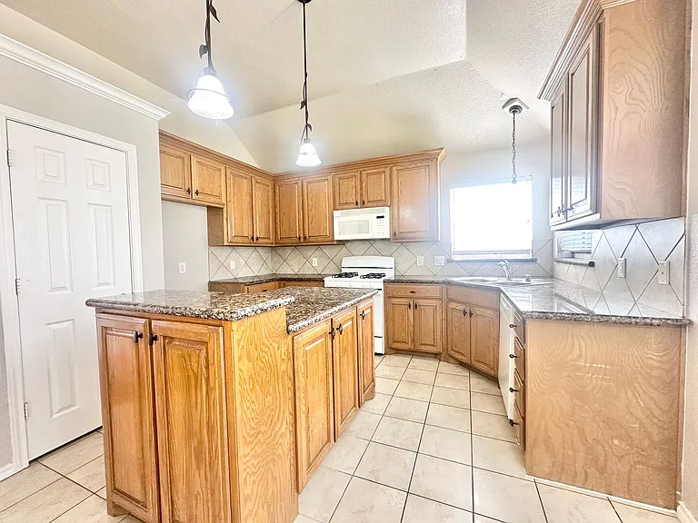 1806 Sand Stone Dr — Photo 7