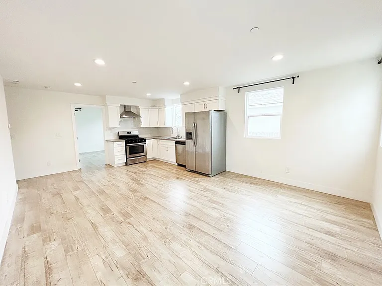 10826 Morrison St — Photo 17