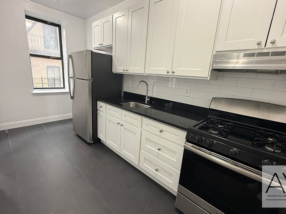 2nd image of 145 Lincoln Rd APT 1