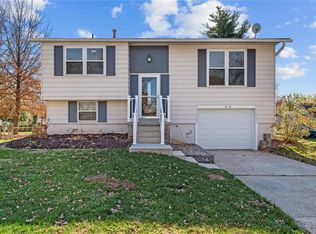 618 Saint Rose Dr, Godfrey, IL 62035