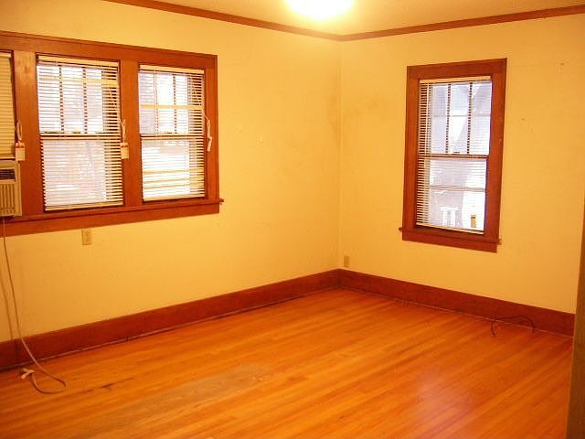 2nd image of 226 Linden Ave S