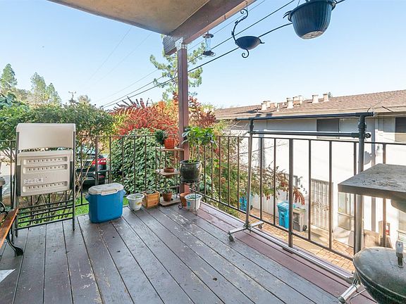 3rd image of 1621 - 1627 Valle Vista Avenue