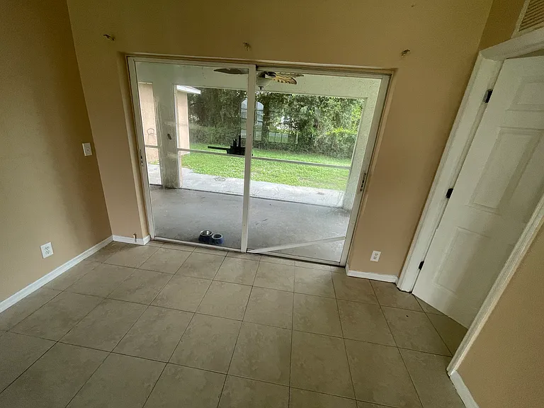 711 Arundel Cir — Photo 8