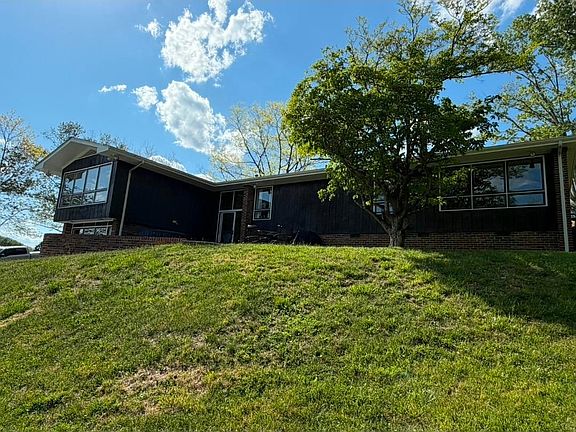 4th image of 212 Hillcrest Dr