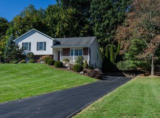 18 Four Winds Dr, Poughkeepsie, NY 12603