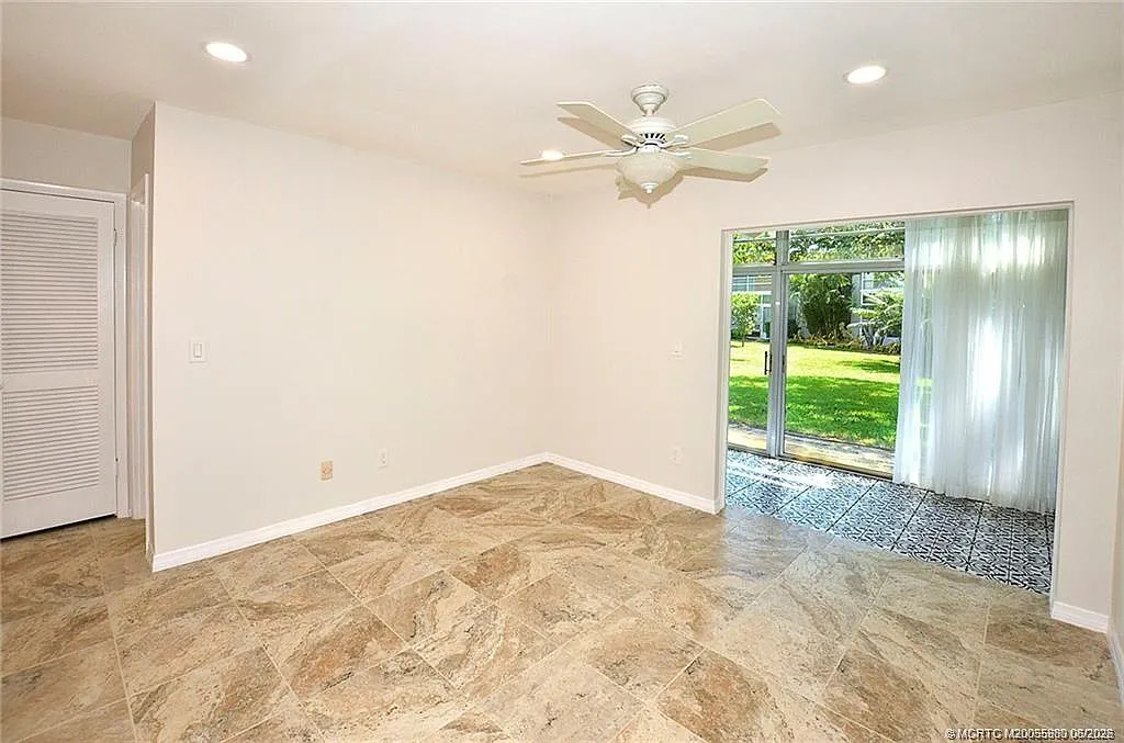 1 bed, 1.5 bath, 696 sqft, $1,575 — Photo 4