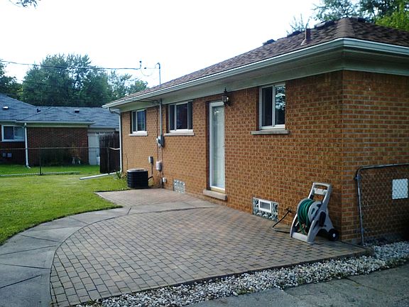 3rd image of 21524 Hillside Dr