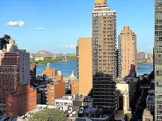 5th image of 200 E 94th St APT 1518