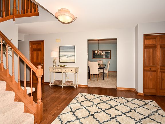 4th image of 322 Southampton Dr