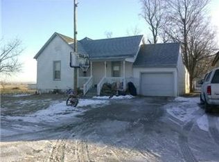 609 N Main St, Corder, MO 64021