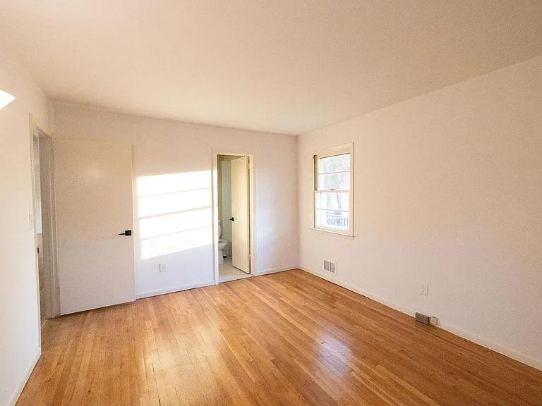 138 Grant Ave — Photo 10