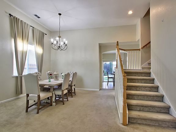 4th image of 2536 Honeysuckle Dr