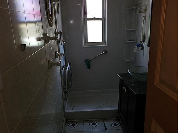 4th image of 2625 Hord Ave
