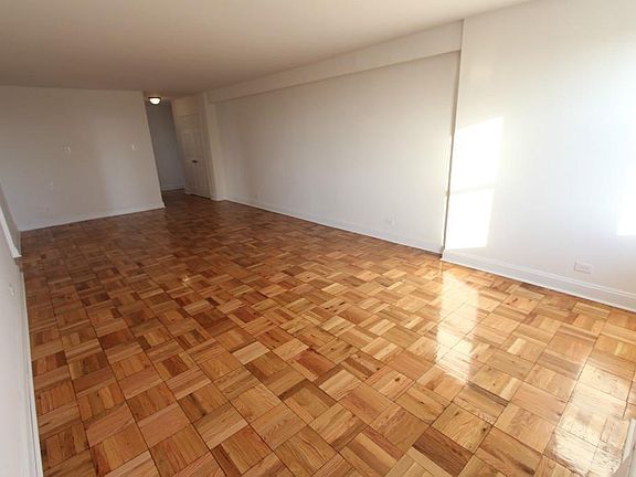 3rd image of 12510 Queens Blvd APT 2001