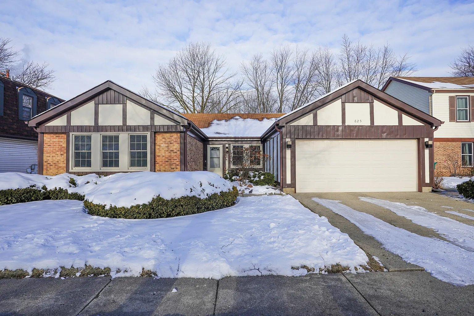 625 Cobblestone Ln photo 1