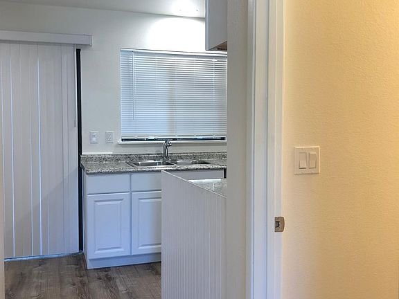 4th image of 216 University St #A
