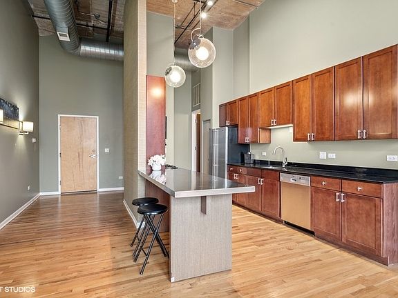 5th image of 758 N Larrabee St APT 311
