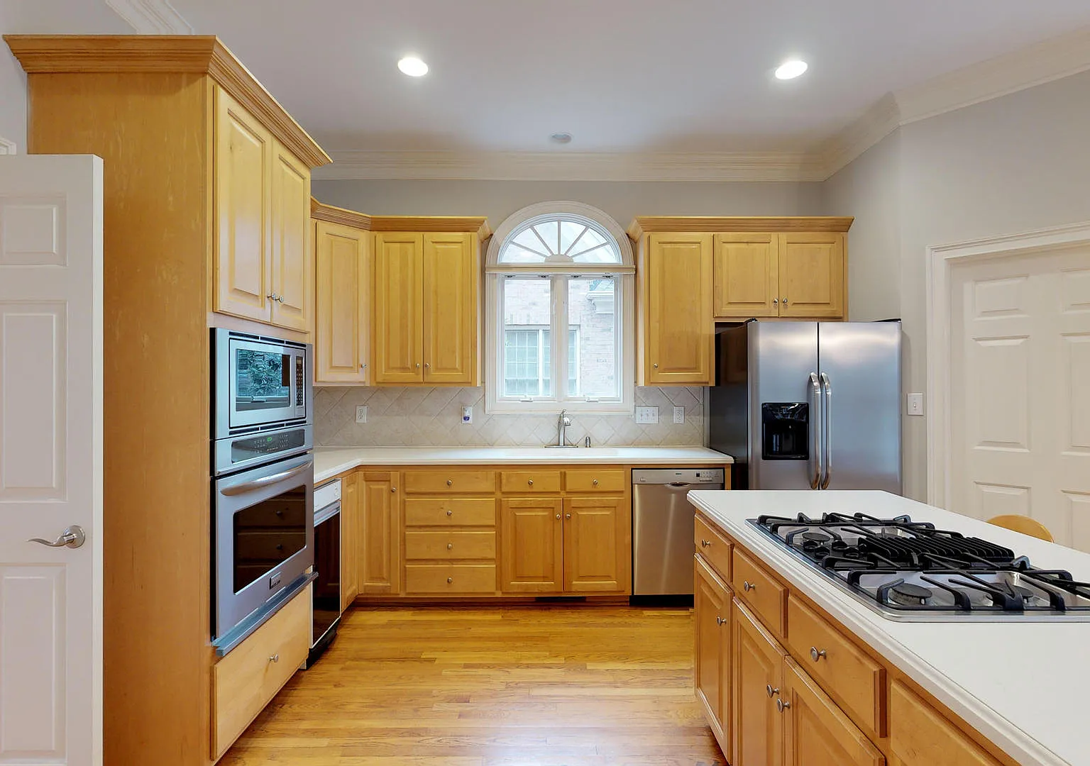 Stunning Brick Home in Cotswold in Quiet cul-de-sac — Photo 3