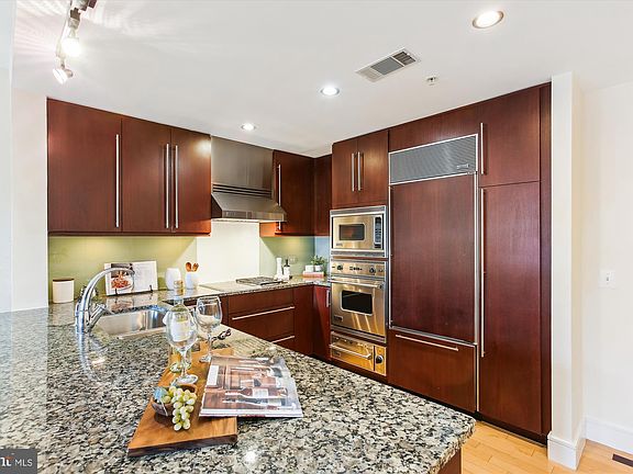 4th image of 2001 15th St N APT 1009