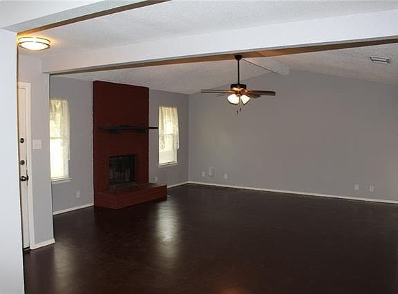 2nd image of 1204 Melbourne Ln