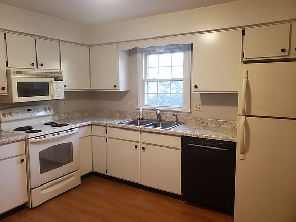3rd image of 1319 W Daytona Dr APT 1