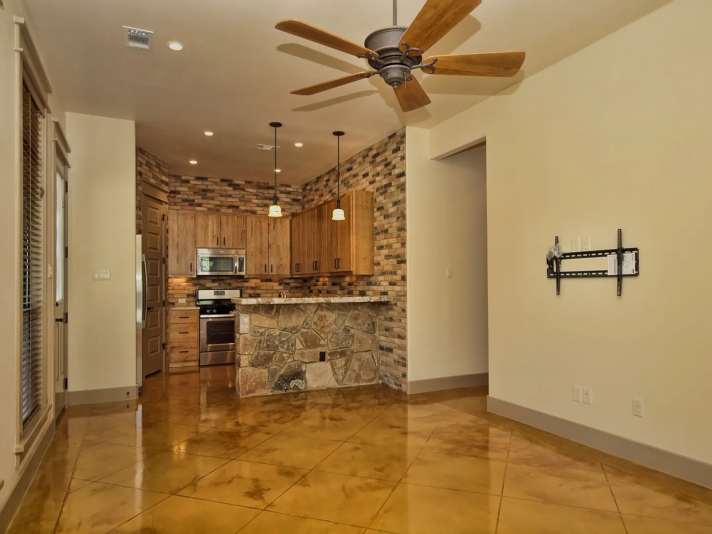 Ut Pre Lease: Luxury 6 Bed / 3.5 Bath Home Located In West Campus — Photo 3