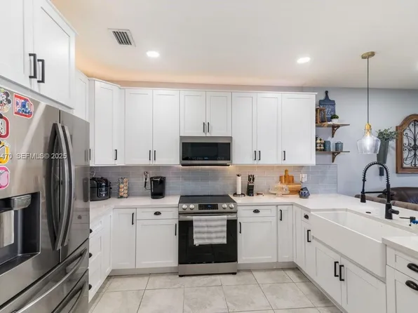 2417 NE 2nd Dr, Homestead, FL 33033