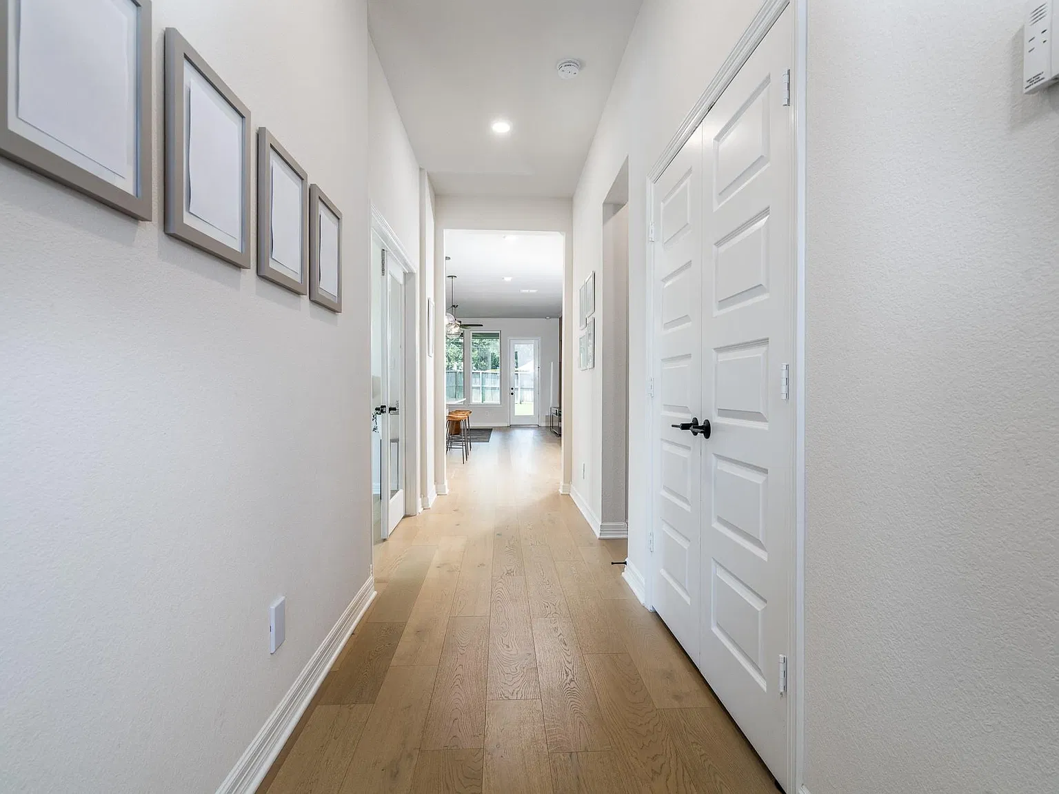 3 bed, 3.0 bath, 2031 sqft, $2,850 — Photo 4