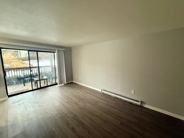 Courtview Square Apartments, 309 Crystal Ave #12F, New London, CT 06320