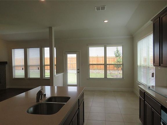 5th image of 1326 Crossvine Dr