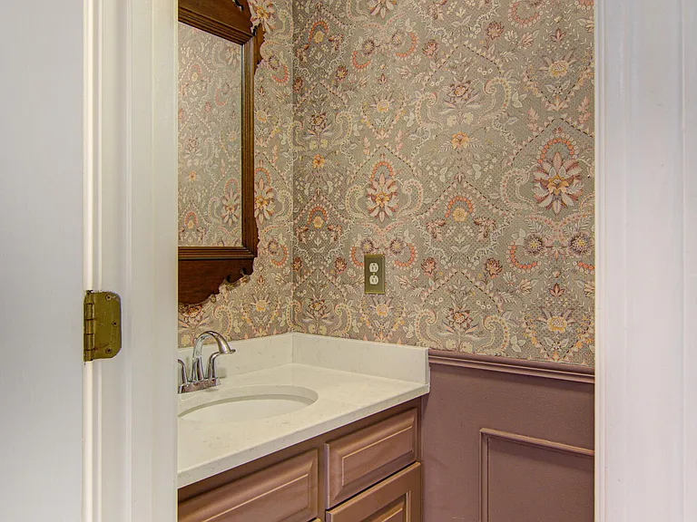 2315 Treetop Ln — Photo 13