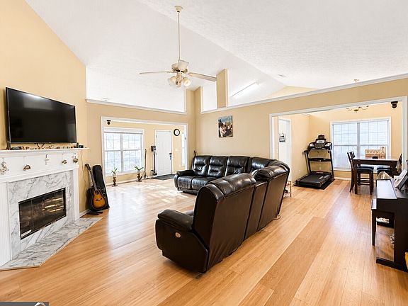 5th image of 3760 Sugarbrook Dr