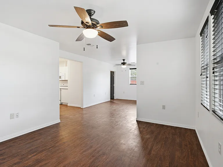 7606 Williamson Creek Dr — Photo 7