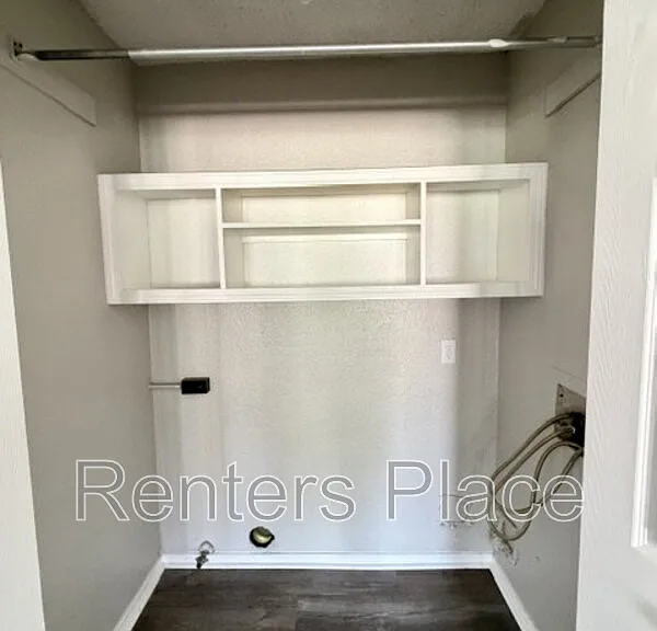 313 N Cedar St — Photo 8