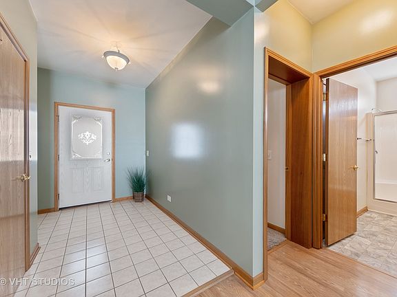 3rd image of 3014 Hunt Club Ct