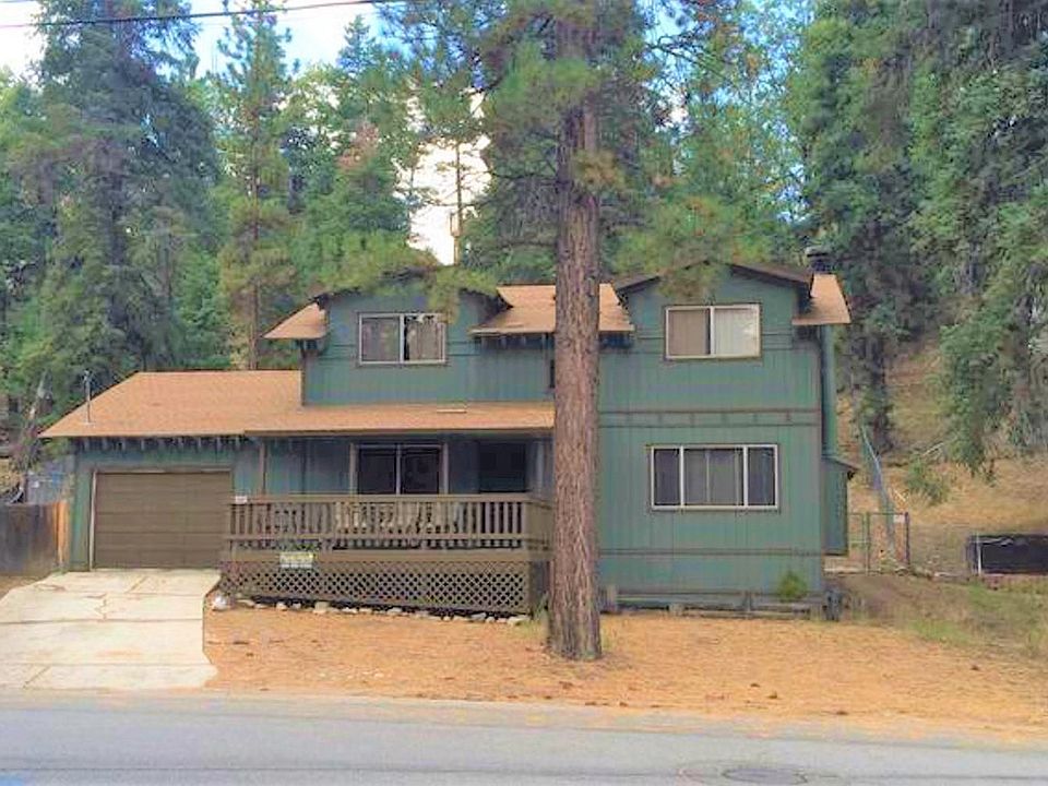 Beautiful cabin with short driveway, front porch and large treed fenced backyard.