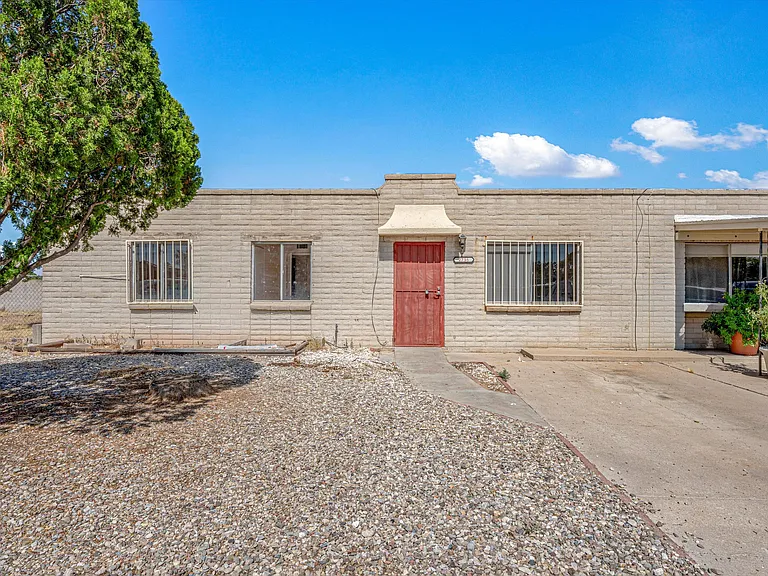 2736 S Calle Yucatan — Photo 1