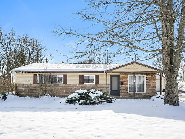 25240 Sandhurst Rd — Photo 1