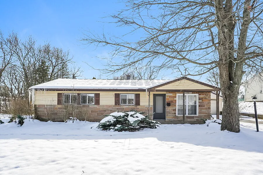 25240 Sandhurst Rd photo 1