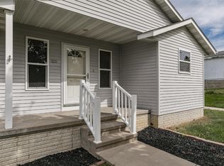 1220 21st Ave SW, Cedar Rapids, IA 52404