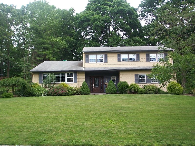 1st image of 9 Edgewood Ave N