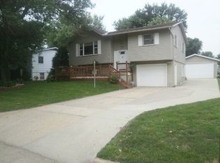 1203 Fairmeadows Rd, Marshalltown, IA 50158