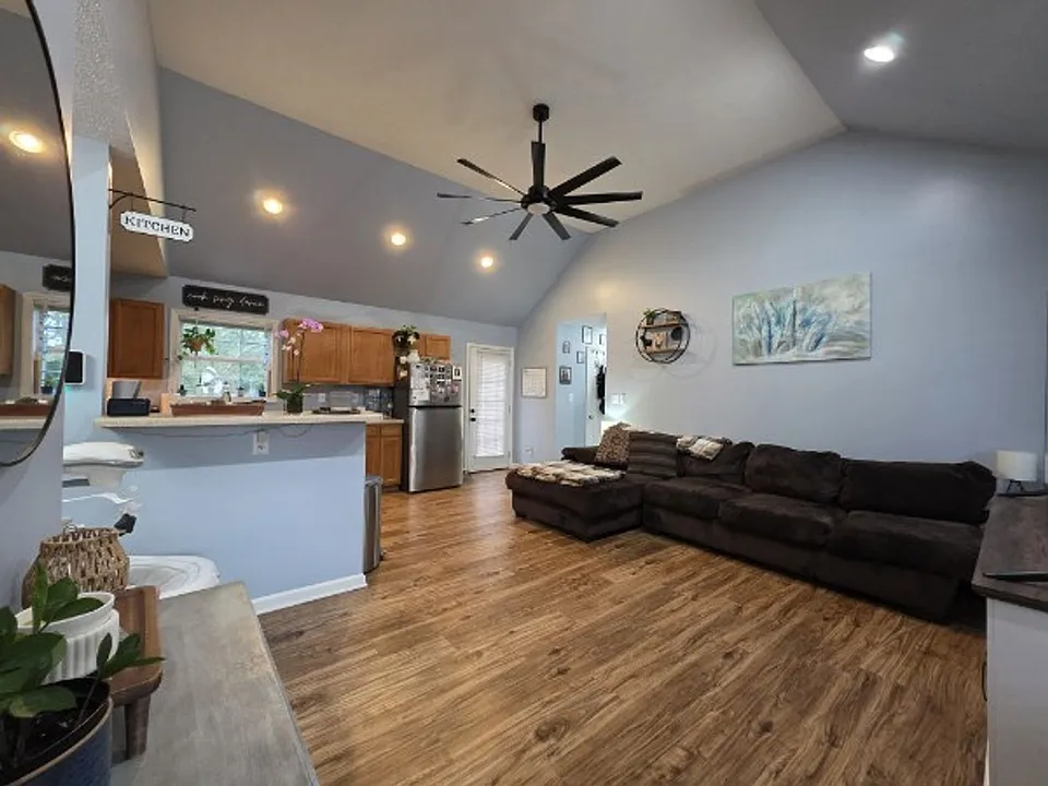112 Lee Ln