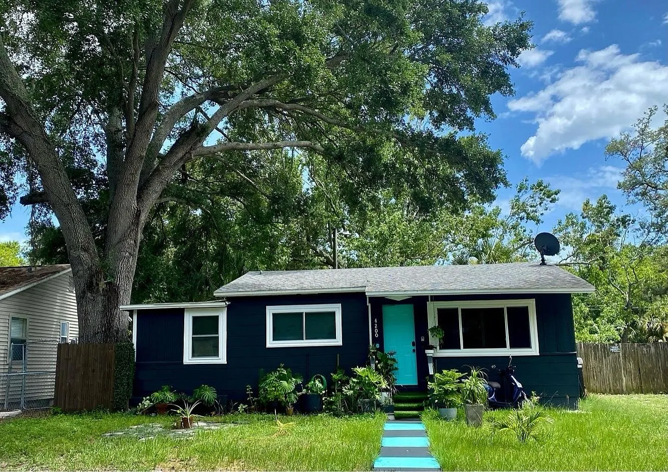 3 bed, 1.0 bath, 1300 sqft, $1,950 — Photo 1