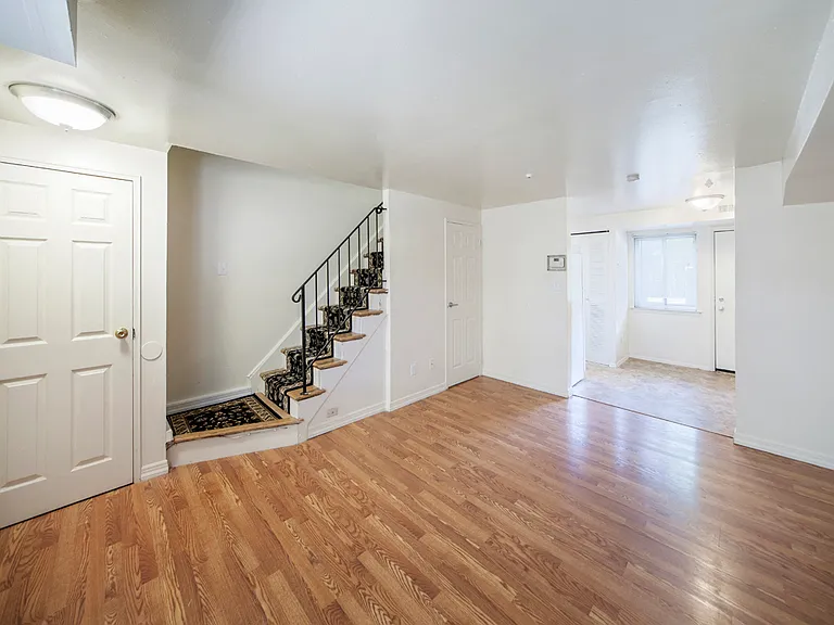 Oakview Apartments — Photo 12