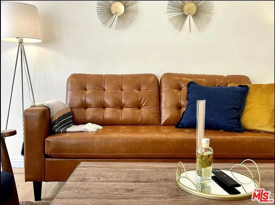 1 bed, 1.0 bath, 750 sqft, $4,000 — Photo 3