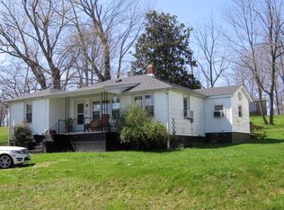 702 Crescent Dr, Glade Spring, VA 24340