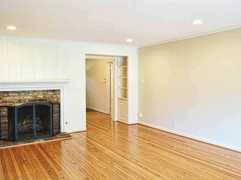 2047 McClendon St — Photo 7