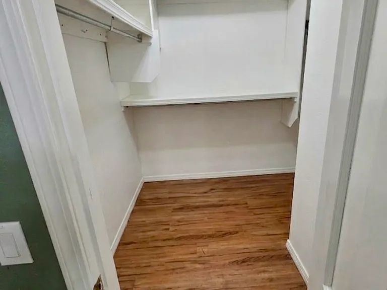 S 86th East Cir — Photo 24