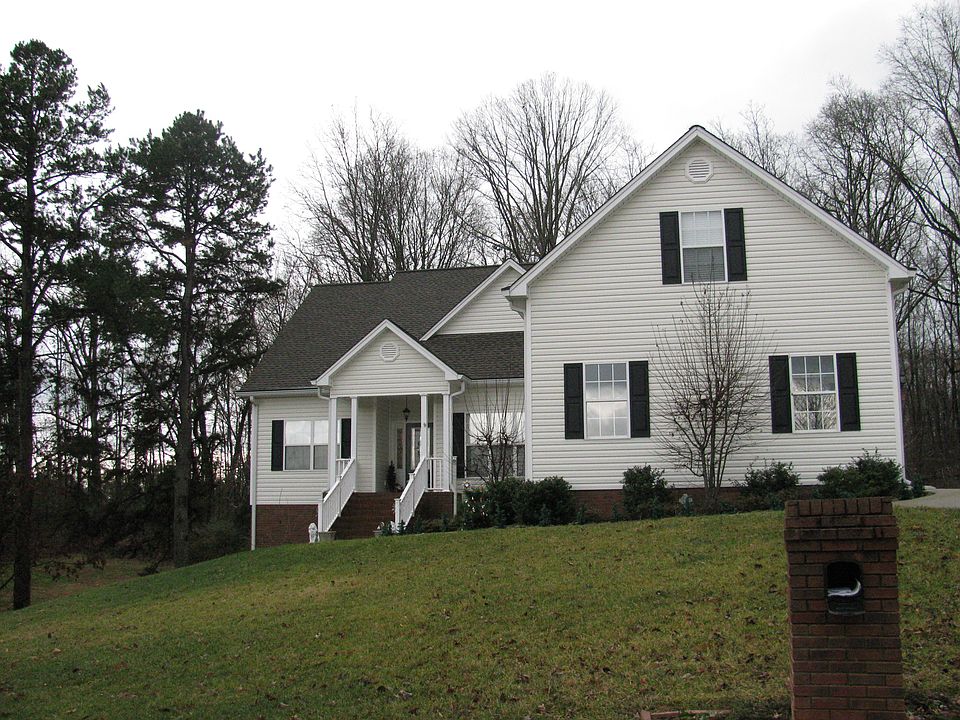 1st image of 121 Rosewood Dr NE